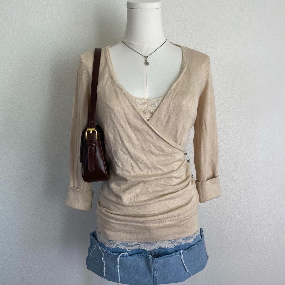 Y2K BCBG MAXAZRIA Tan Surplice V Neck 3/4 Sleeve Sweater Blouse Rhinestone